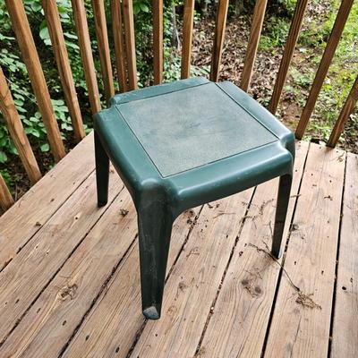 Four Outdoor Plastic Chairs + Table (D-JS)