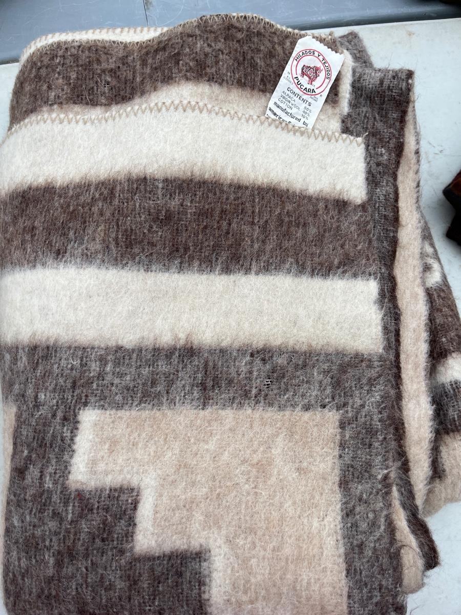 11 Wool Llama blanket (Peru)