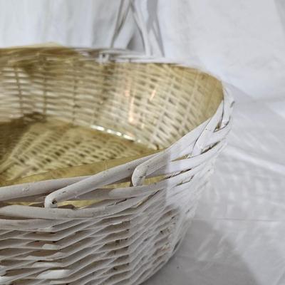 White Basket & Floral Decor Items (B1-JS)