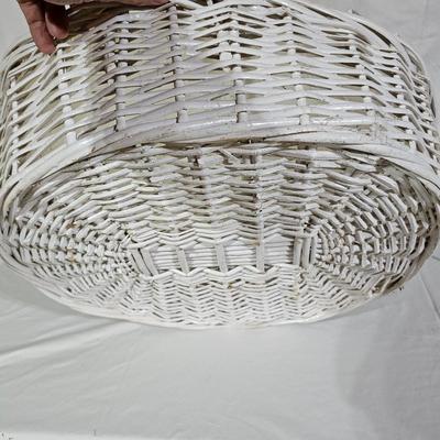White Basket & Floral Decor Items (B1-JS)