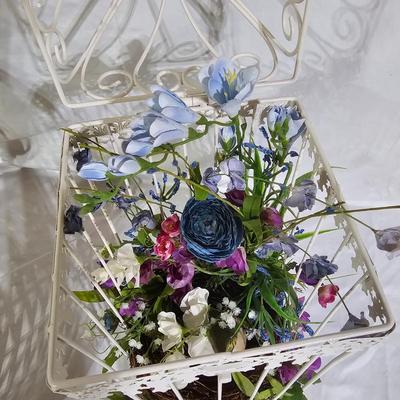 White Basket & Floral Decor Items (B1-JS)