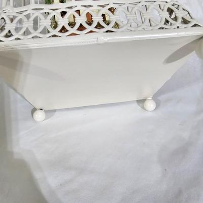White Basket & Floral Decor Items (B1-JS)