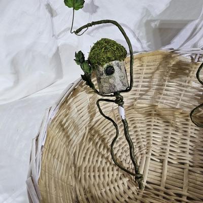 White Basket & Floral Decor Items (B1-JS)