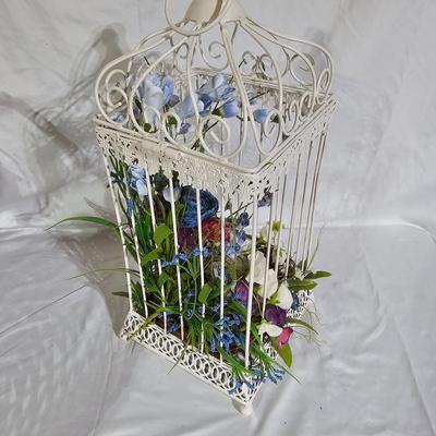 White Basket & Floral Decor Items (B1-JS)
