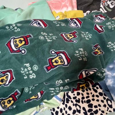 Lot of womens sweat shirts