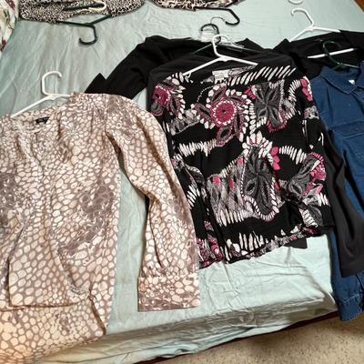 Lot of women's tops & sweat shirts