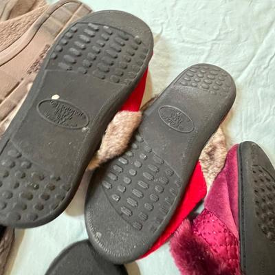 Ladies house slippers