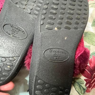 Ladies house slippers