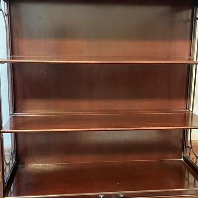 FINCH FINE FURNITURE ~ Vtg. Solid Mahogany China Cabinet