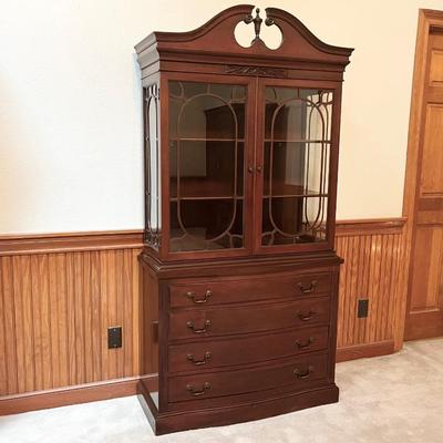 FINCH FINE FURNITURE ~ Vtg. Solid Mahogany China Cabinet