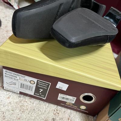 5 pair of clogs & sandles