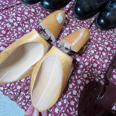 Men's dress shoes