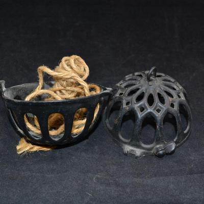 Vintage Cast Iron String Dispenser 4.5”x4”