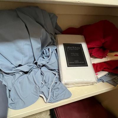 Large lot of towels