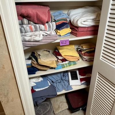 Large lot of towels