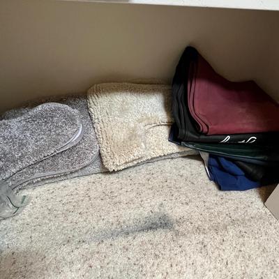 Large lot of towels