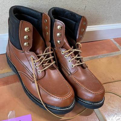 New leather men's work boots