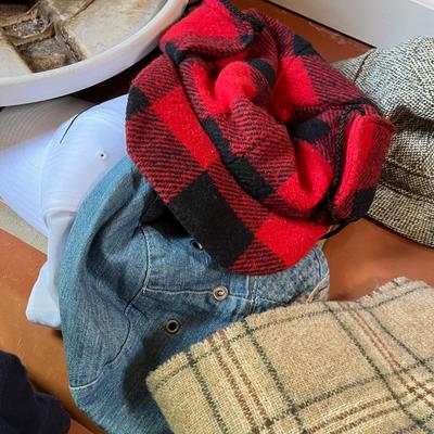 Men's gloves and hats