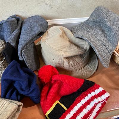Men's gloves and hats