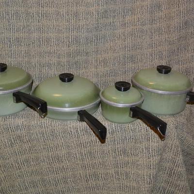 Vintage Set of 4 ‘CLUB’ Aluminum Avocado Cookware