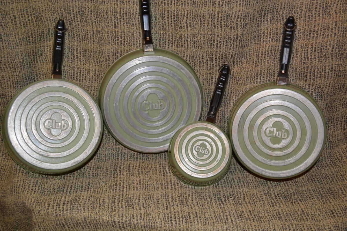 Vintage Set of 4 ‘CLUB’ Aluminum Avocado Cookware