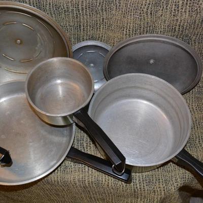 Vintage Set of 4 ‘CLUB’ Aluminum Avocado Cookware