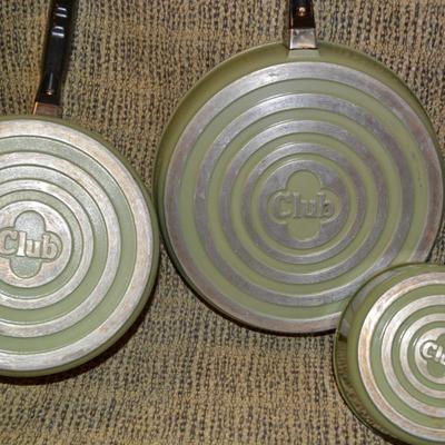 Vintage Set of 4 ‘CLUB’ Aluminum Avocado Cookware