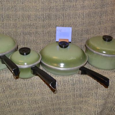 Vintage Set of 4 ‘CLUB’ Aluminum Avocado Cookware