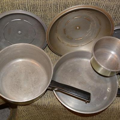 Vintage Set of 4 ‘CLUB’ Aluminum Avocado Cookware