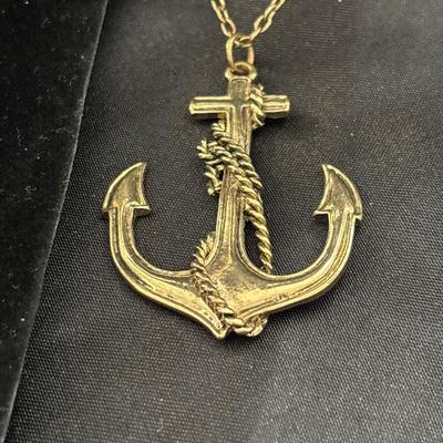 Gold tone anchor necklace