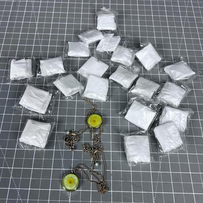 21 NEW Yellow Daisy Necklace. CUTE