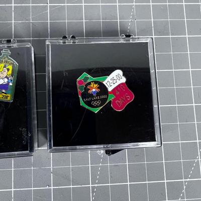 (3) 2002 Winter Olympics Pins in Box - Beehive with Jello 