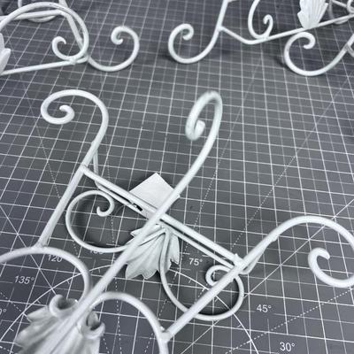 Various Sizes of Wire Easels (7) 