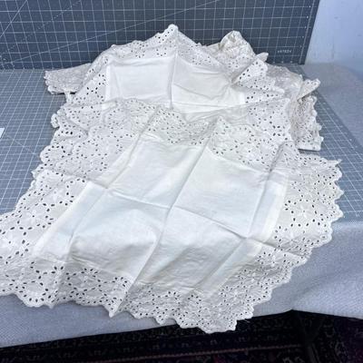 10 Eyelet Ivory Lace NAPKINS NEW old Stock