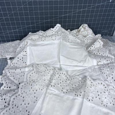 10 Eyelet Ivory Lace NAPKINS NEW old Stock