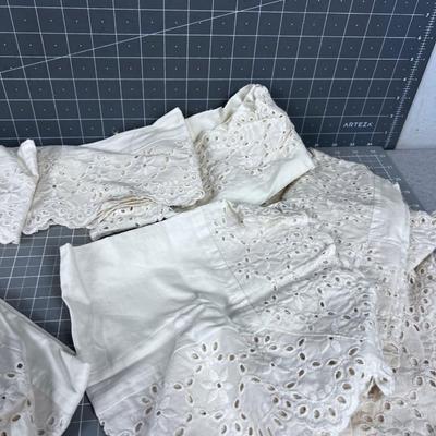10 Eyelet Ivory Lace NAPKINS NEW old Stock