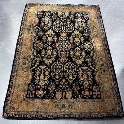 RUG Black & Gold 00