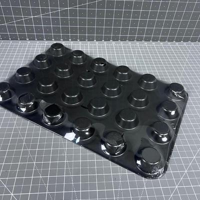 The Pampered Chef Mini Muffin Pan NEW 