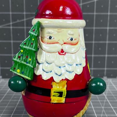 AWESOME!  Nested Santa's (4) 