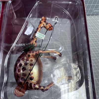 Giraffe and 3 Snowman Ornaments 