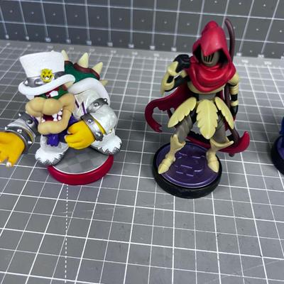 NINTENDO Figurines (4) 
