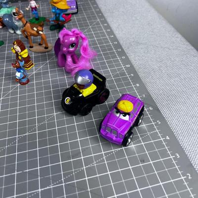 Nice Lot of Disney Small Characters 
