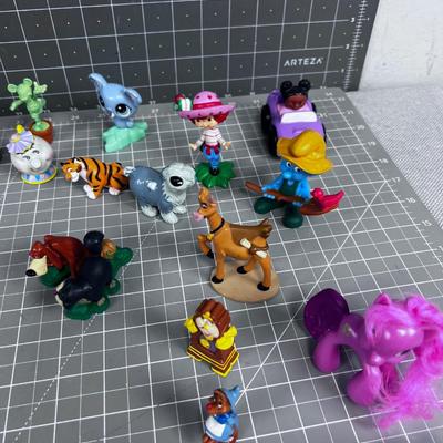 Nice Lot of Disney Small Characters 