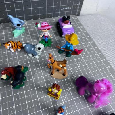 Nice Lot of Disney Small Characters 
