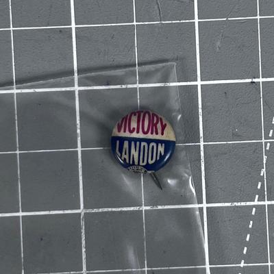Vintage Tiny Button VICTORY / Landon 
