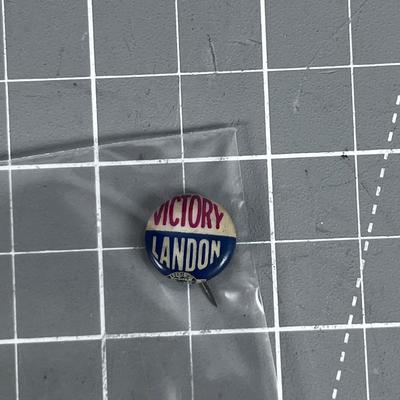 Vintage Tiny Button VICTORY / Landon 