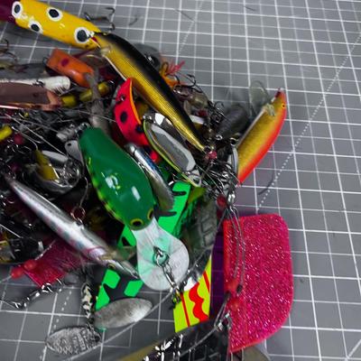 Tangled up Mess of Lures, BUT GOOD Rapala's in the bunch