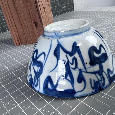 Antique Chinese  Bowl  Blue & White 