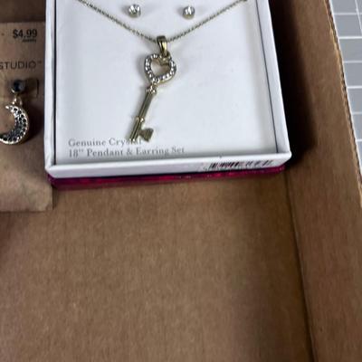 Earrings on the Card 