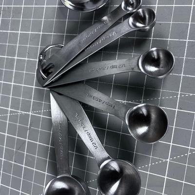 2 sets of Metal Measuring Spoons 